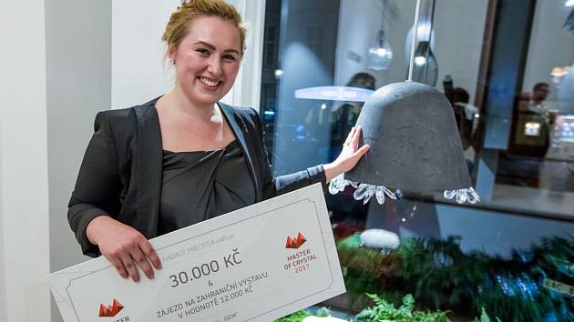 Čtyřiadvacetiletá studentka Tereza Drobná zvítězila v soutěži Master of Crystal, kterou pořádá firma Preciosa.  Na jejím návrhu tak pracovali specialisté  výzkumu a vývoje firmy Preciosa Lighting v Kamenickém Šenově.