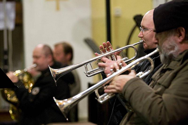 Nedělní vánoční koncert v Bazilice Všech Svatých v České Lípě navštívila asi stovka návštevníků. Nelitovali. 