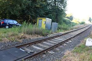 Zloděj ohrozil bezpečnost tří železničních přejezdů.