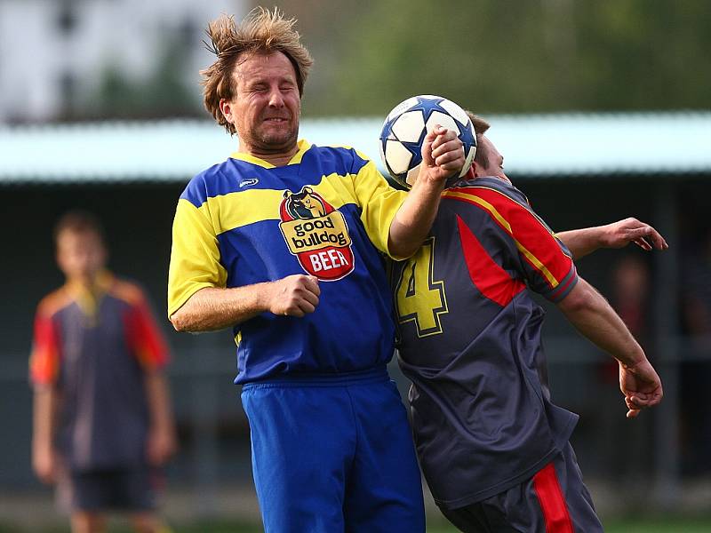 Pohár slaví fotbalisté Mimoně, kteří ve finále porazili cvikovského rivala. 