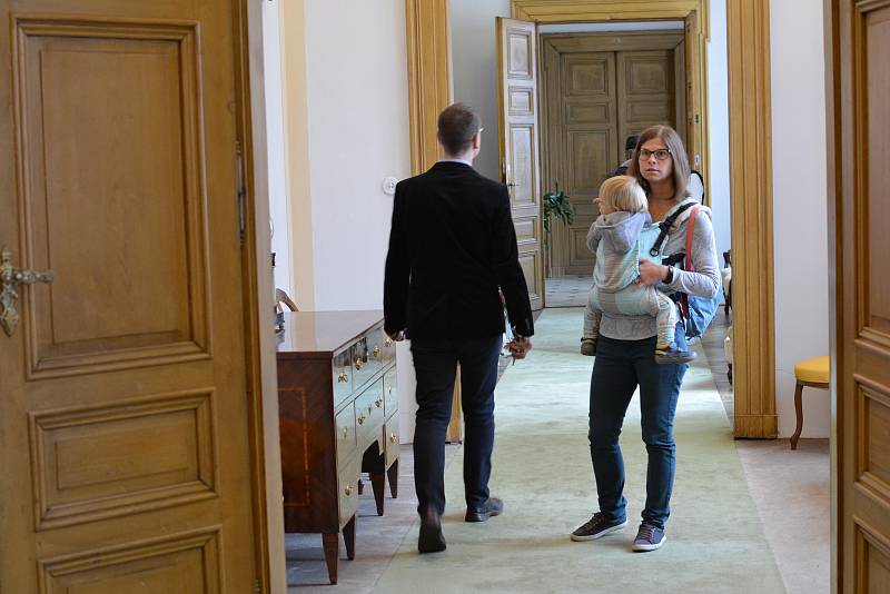 S nevšední výstavou květin, které zbožňoval i v Zákupech pěstoval císař Ferdinand Dobrotivý, opět spojili organizátoři symbolické pokřtění jedné z nových odrůd.