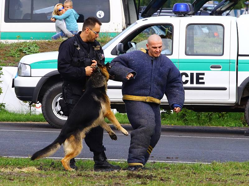 Den s policií a dalšími složkami Integrovaného záchranného systému na autodromu v Sosnové již poněkolikáté potěšil nejen malé návštěvníky, ale také jejich dospělý doprovod.