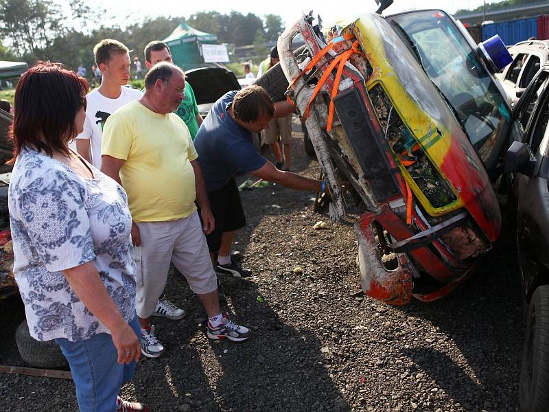 Destruction derby na autodromu. Den druhý.