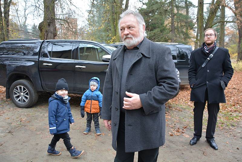 Ze slavnostního rozloučení se zesnulým Břetislavem Vojtíškem v kostele M. Jana Husa v České Lípě.