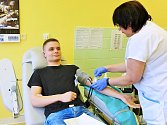 Českolipskou transfuzní stanici již několik let pravidelně navštěvují studenti Obchodní akademie Česká Lípa, aby se zařadili mezi čestné dárce krve.