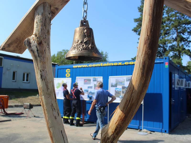 Dočasná hasičská stanice v Doksech se slavnostně otevřela u příležitosti zahájení plného provozu.