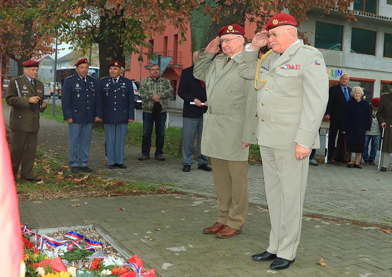 Veteráni druhé světové války, odbojáři, jejich pozůstalí i další hosté se na konci října sešli ve Stráži pod Ralskem na tradičním Memoriálu generálmajora Antonína Sochora.