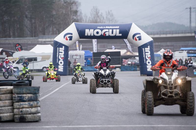 Pátý ročník setkání nejen českých dakaristů se uskutečnil v rámci akce Mogul Dakar setkání v neděli 24. března na autodromu Sosnová.