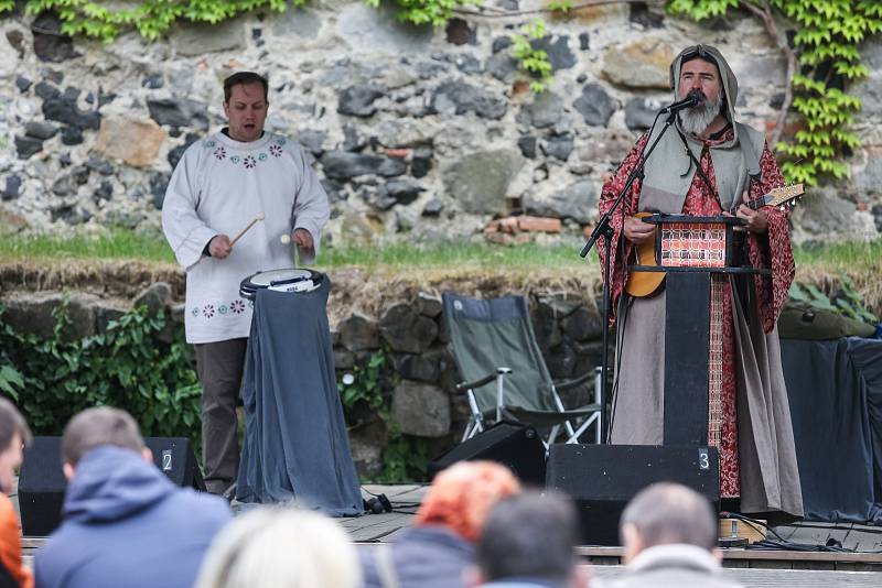 Program slavností na vodním hradě se nesl v rytířském duchu.