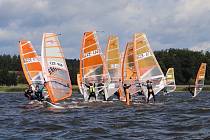 Na Lipně se minulý týden konala největší jachtařská akce za poslední desítky let. Na startu nechyběli mladí windsurfaři z Jablonce. 
