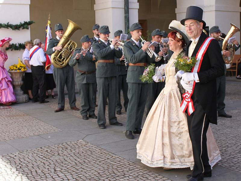 Do poloviny 19. století se vrátil zámek v Zákupech, kde proběhl pátý ročník Císařských slavností. Jejich hlavním hostem byl poslední skutečný uživatel zámku císař Ferdinand Dobrotivý. Po jeho smrti roku 1875 byl již zámek příslušníky vládnoucí dynastie na