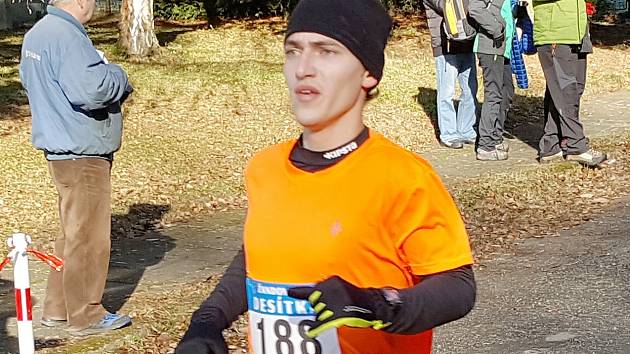 Vítězem hlavního závodu se s přehledem stal mladý triatlonista Petr Cmunt.