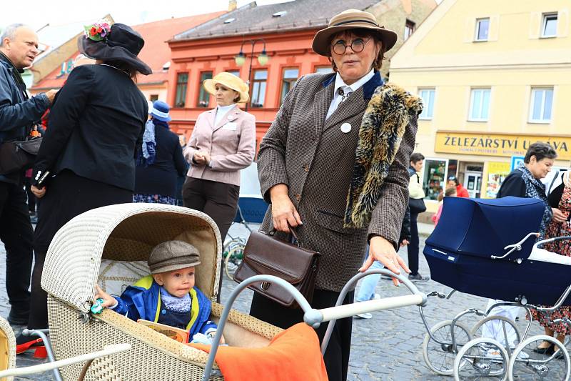 Druhý sraz historických a retro kočárků uspořádal v sobotu Spolek historie Mimoňska.