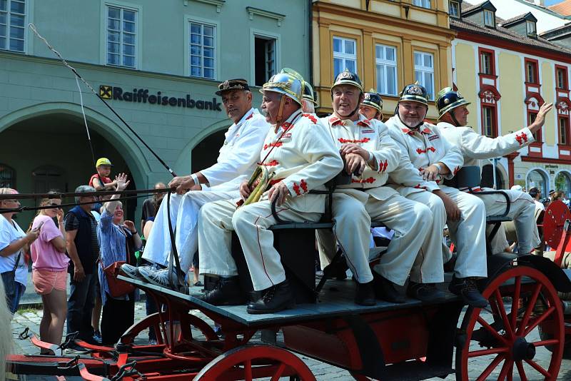 Na Hasičských slavnostech v Litoměřicích nechyběly sbory z Libereckého kraje. Vrcholem sobotního programu byla hasičská fontána.