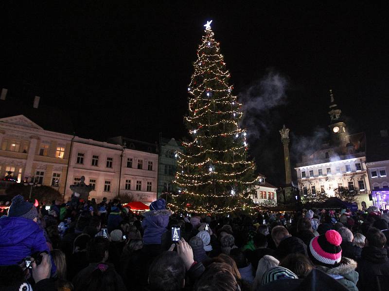 Sobotní podvečer nalákal stovky lidí na náměstí do České Lípy.