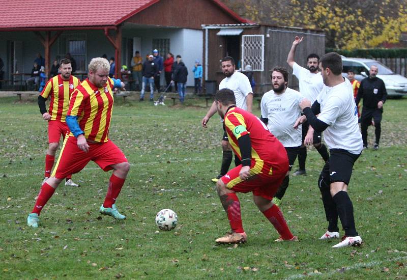 Horní Libchava (pruhované dresy) doma porazila tým Velká Bukovina/Žandov 5:4.