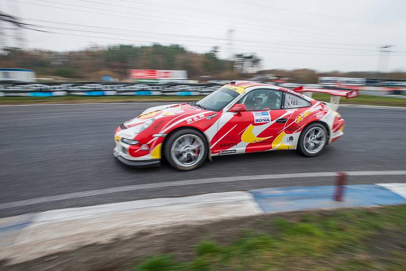 Tradiční setkání mistrů ukončilo motoristickou sezonu na Autodromu v Sosnové.