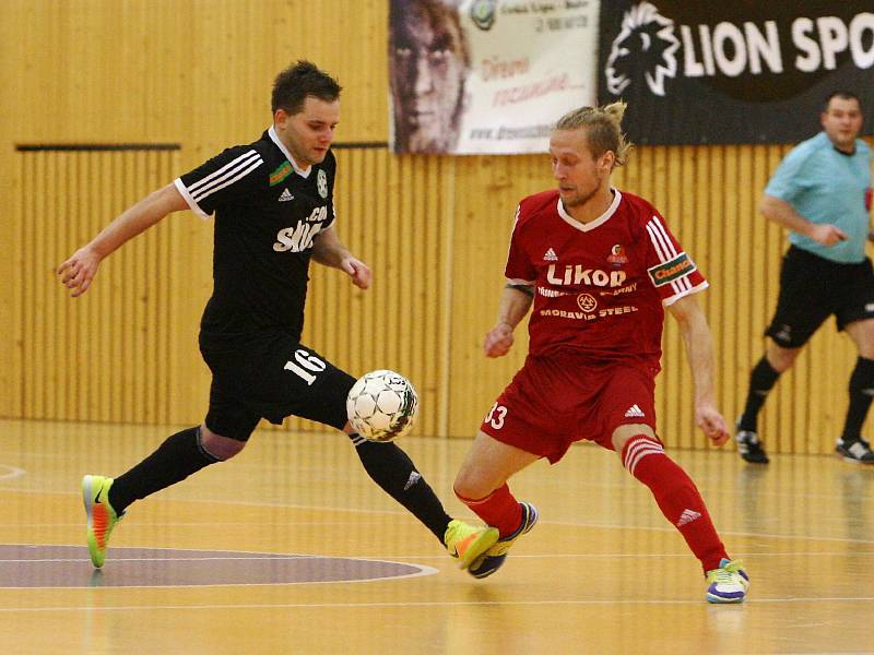 Prvoligoví futsalisté FC Démoni Česká Lípa jedou k zápasu 10. kola Chance futsal ligy do hlavního města, kde se pokusí překvapit třetí tým soutěže Slavii.