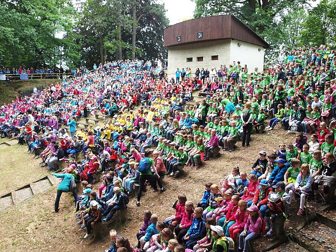 Zahájení jedenácté Olympiády dětí a mládeže v Novém Boru se neslo v autentickém duchu. 