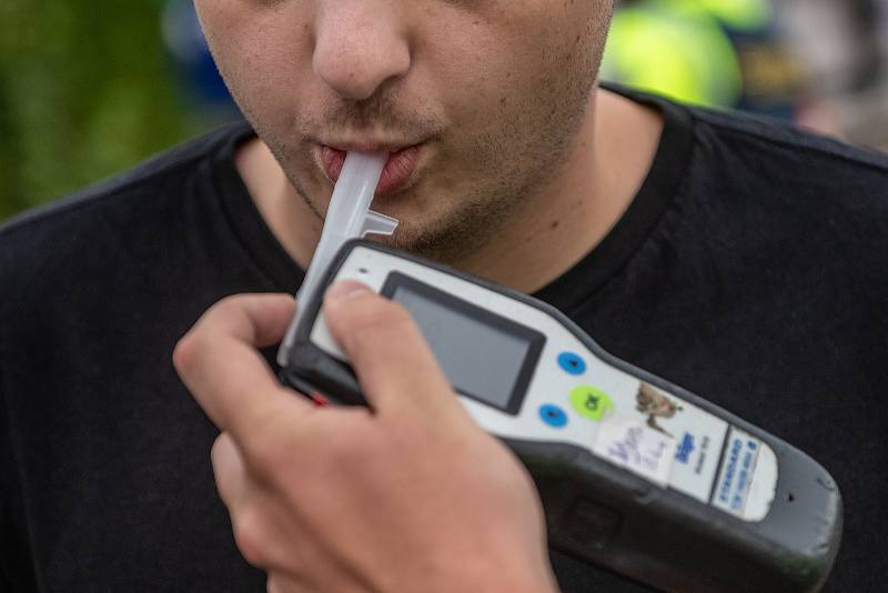 Letní akci již tradičně věnovali velkou pozornost policisté a celníci.