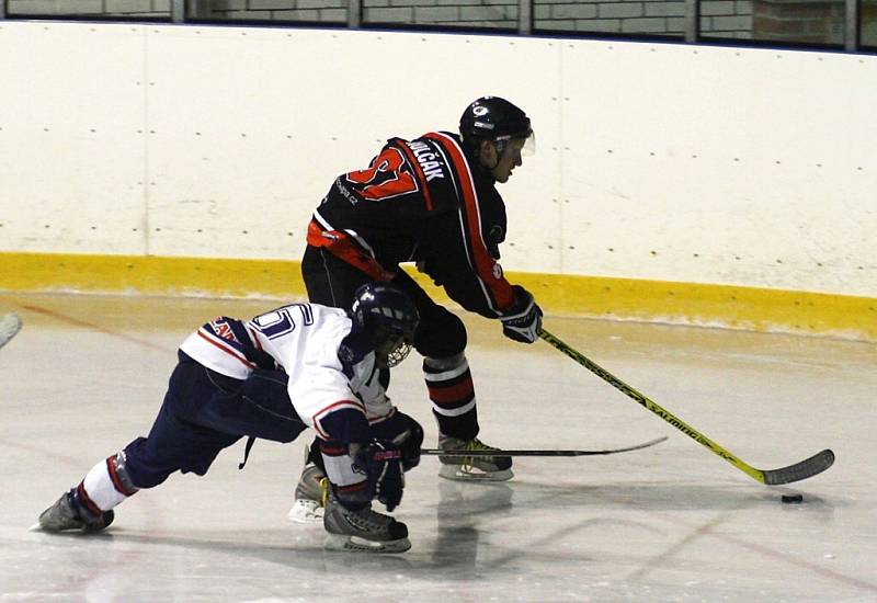 HC Česká Lípa - HC Frýdlant 10:3 (4:0, 4:2, 2:1).