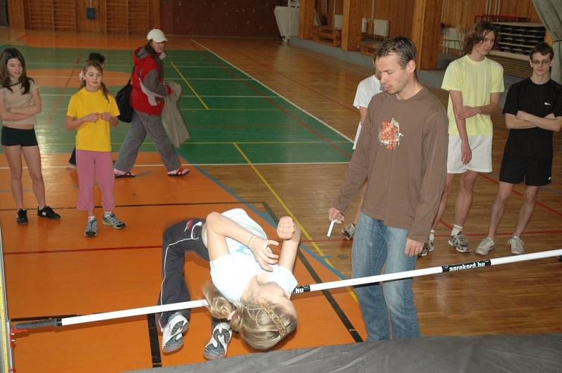 Reprezentant Tomáš Janků učil českolipské děti jak správně skákat