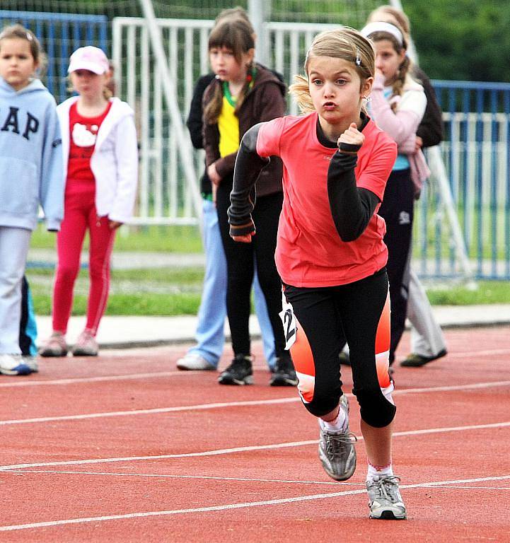 Více než 250 dětí z Libereckého kraje se v úterý na stadionu AC Česká Lípa utkalo o možnost postoupit do finále celostátní soutěže Kinderiáda. 