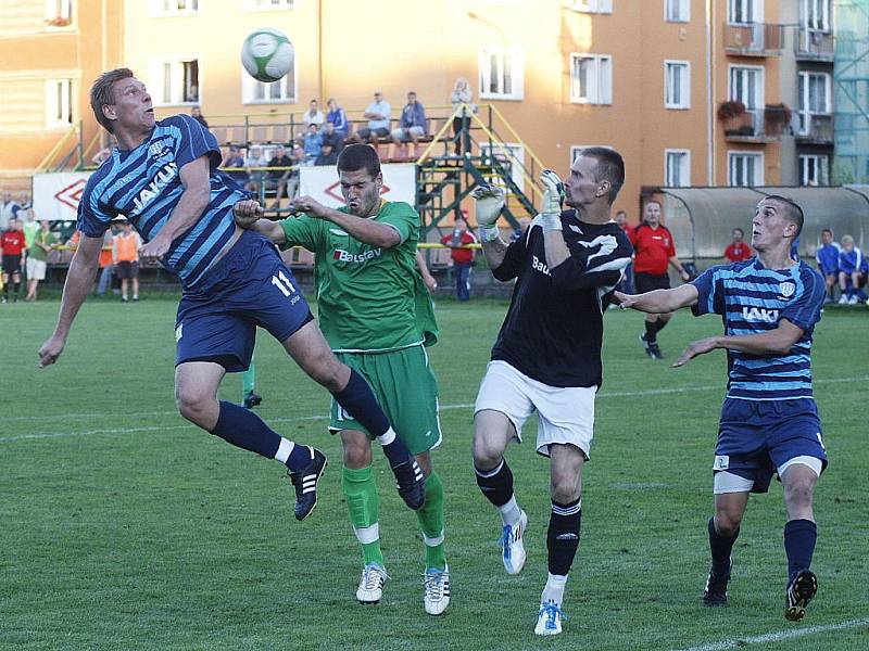 Fotbalisté Arsenalu Česká Lípy (modré dresy) nepřivezli ze středeční předehrávky 17. kola ani bod. Prohráli 0:1.