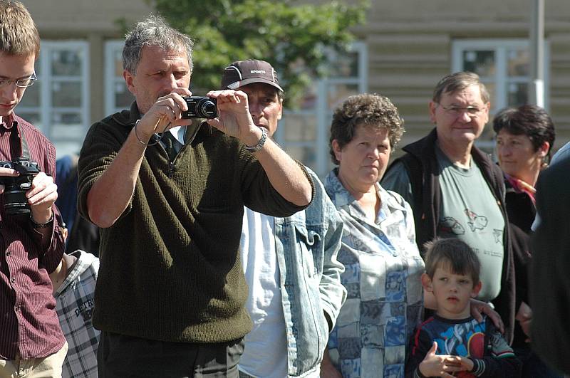 Tradiční otvírání Máchova jezera, jímž se zahajuje letní turistická sezona, letos město spojeno s historicky prvními farmářskými trhy v Doksech a se setkáním zástupců měst, která mají ve znaku paroží. 