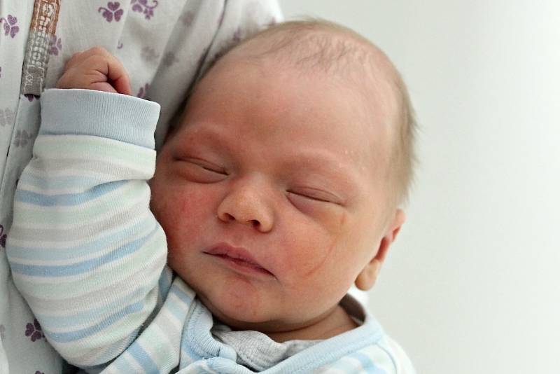 Mamince Denise Storské z Filipova se v pondělí 26. září v 15:46 hodin narodil syn Dominik Storský. Měřil 47 cm a vážil 3,30 kg.