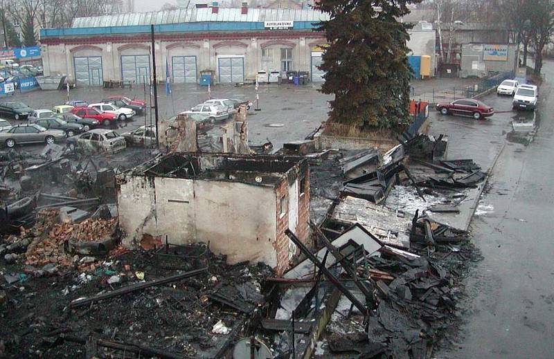 Největší škodu loni způsobil požár, který vznikl 24. prosince 2008 v areálu autobazaru v ulici Svárovská v České Lípě. 