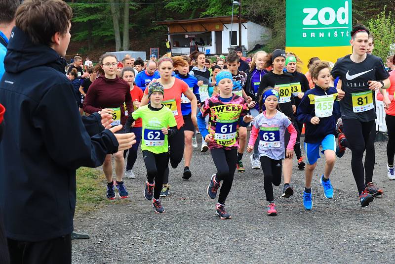 V Brništi odstartoval šestý ročník běžeckého závodu Brnišťský půlmaraton.