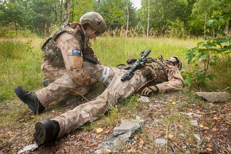 Osmdesátihodinová airsoftová simulace, Protector 2016 pokračovala 21. července v části bývalého vojenského prostoru Ralsko na Českolipsku. Do akce typu LARP (z anglického Live Action Role Play) je zapojeno je přes 1000 airsoftových bojovníků z několika ze