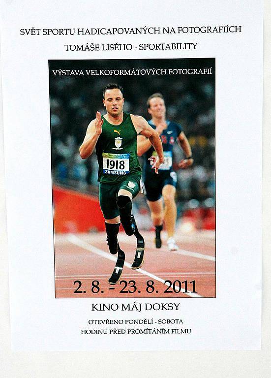 Svět handicapovaných sportovců přibližují velkoformátové fotografie Tomáše Lisého, které jsou až do 23. srpna k vidění ve foyeru kina Máj v Doksech. Návštěvníci si mohou mimo jiné prohlédnout snímky pořízené paralympiád.