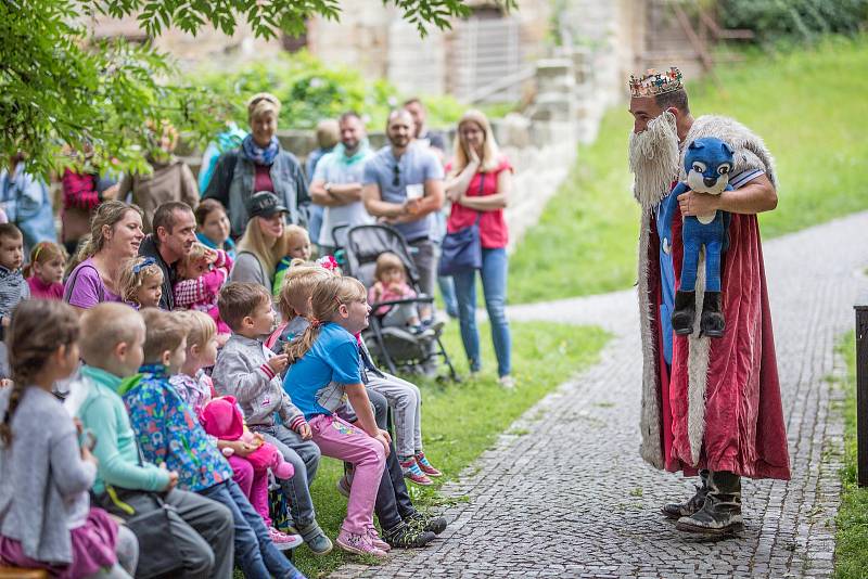 Městský park v Novém Boru ožil o uplynulém víkendu Mariánskou poutí.