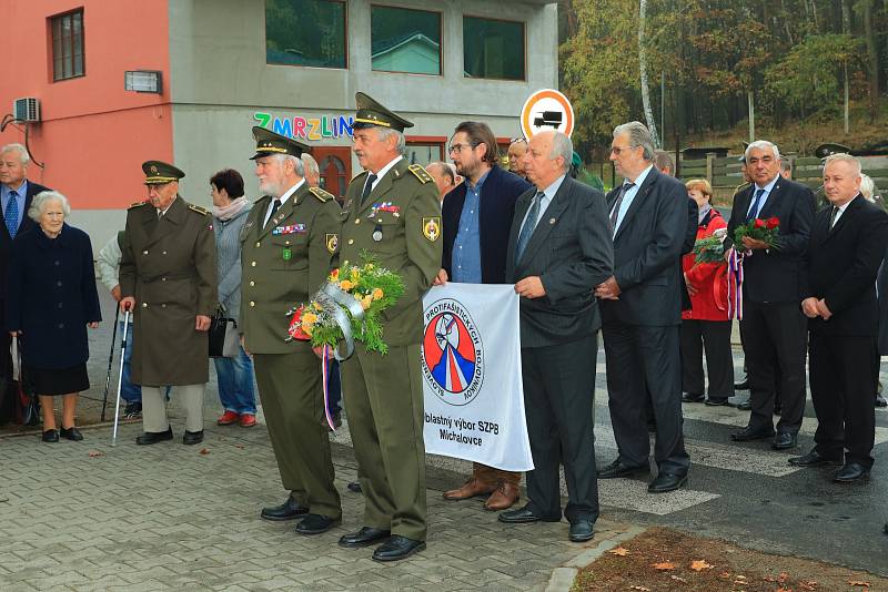 Veteráni druhé světové války, odbojáři, jejich pozůstalí i další hosté se na konci října sešli ve Stráži pod Ralskem na tradičním Memoriálu generálmajora Antonína Sochora.