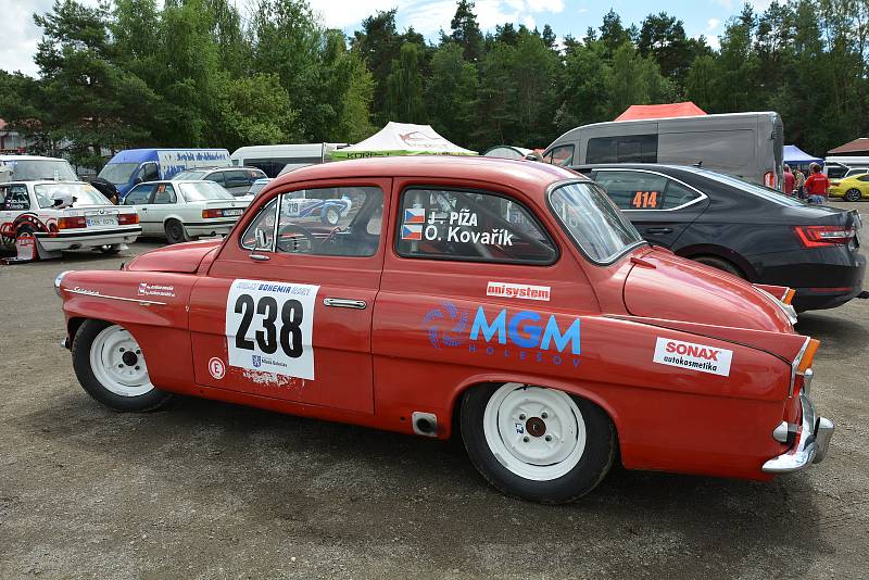 Rally Bohemia na autodromu v Sosnové v pátek 9. července.