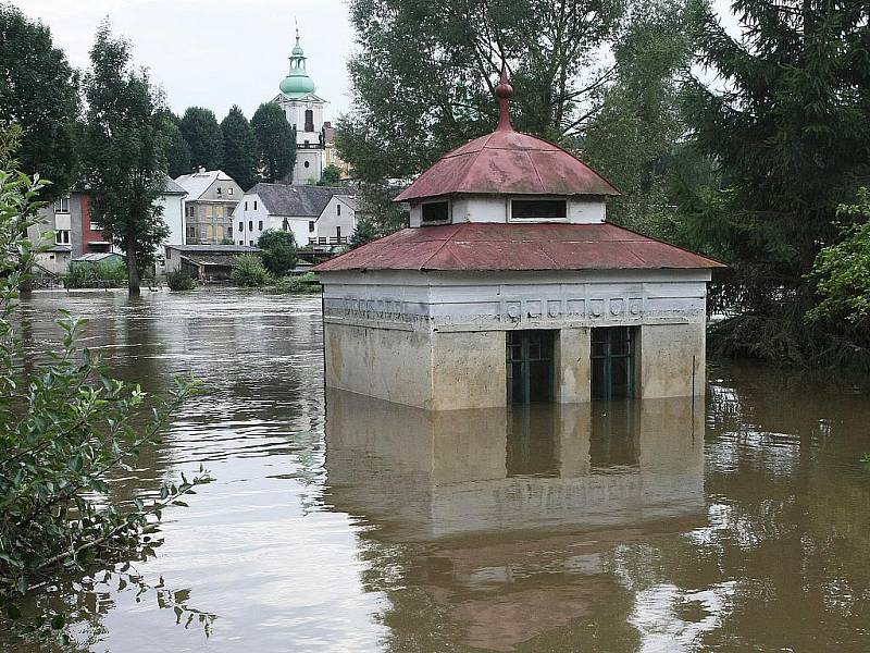 PONDĚLÍ. Stuace v Žandově a Horní Polici. 