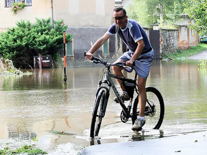 PONDĚLÍ. Stuace v Žandově a Horní Polici. 