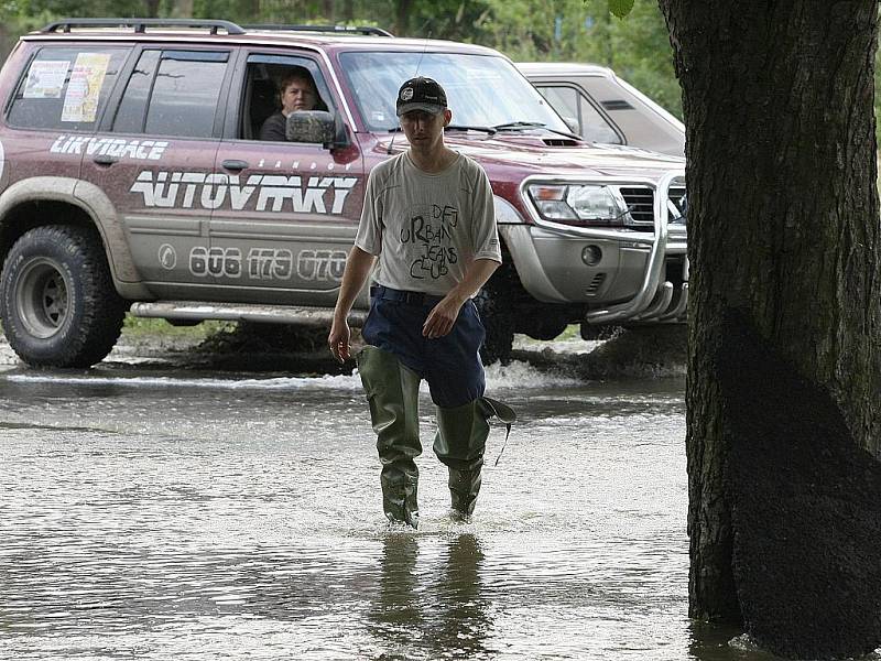 PONDĚLÍ. Stuace v Žandově a Horní Polici. 