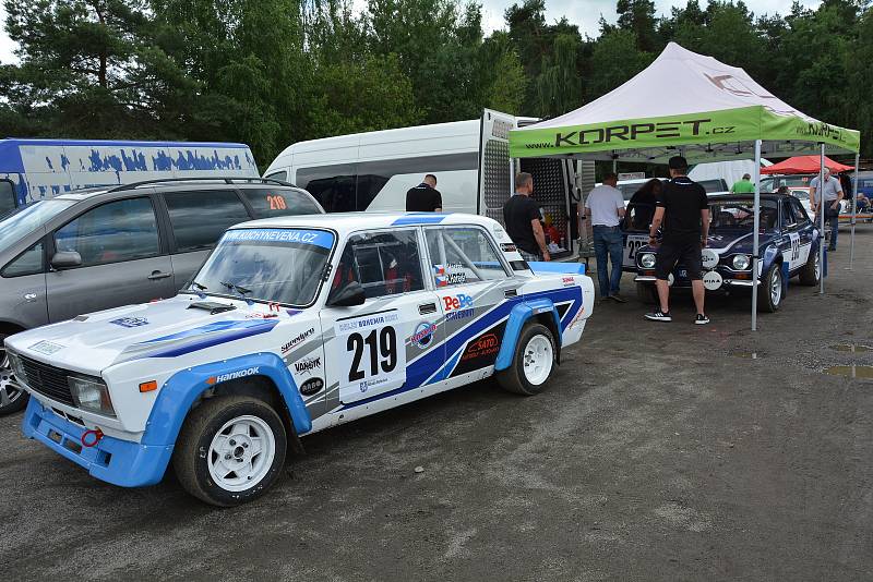 Rally Bohemia na autodromu v Sosnové v pátek 9. července.