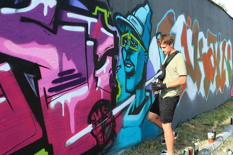 Na celodenní akci Graffiti Jam ve Stráži pod Ralskem se představila desítka nejlepších writerů, kteří ukázali, že graffiti může být také umění.