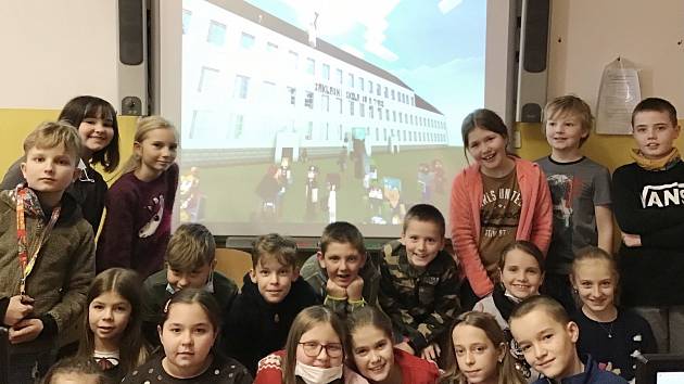 Žáci z Tyršovky vytvořili školu v aplikaci Minecraft Education Edition.