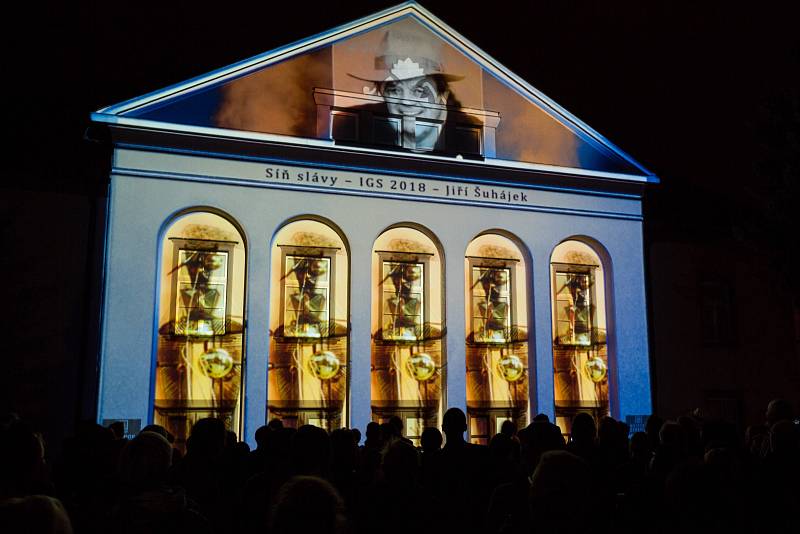 Úvod Mezinárodního sklářského sympozia IGS v Novém Boru patřil Jiřímu Šuhájkovi.