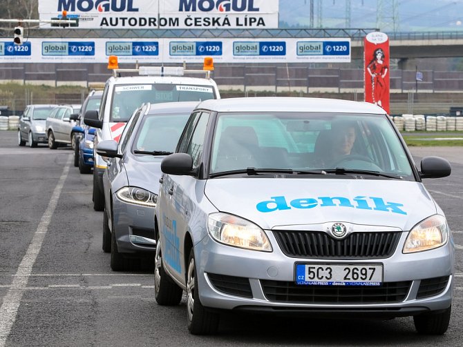 Sosnovský autodrom důkladně prověřil kvality redaktora i služebního vozidla Deníku.