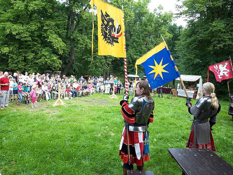 Bohatý kulturně společenský program probíhal na nádvoří zámku i v podzámčí na náměstí.