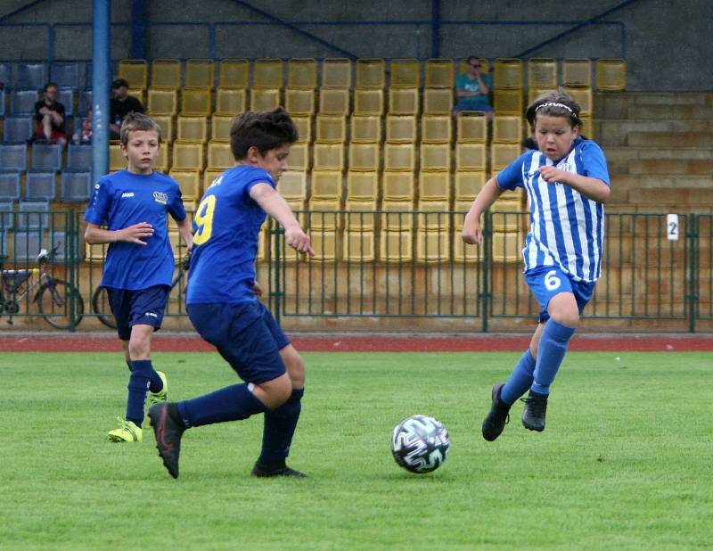 Pohár OFS Česká Lípa: Arsenal Česká Lípa U 11 (pruhy) - Loko Česká Lípa U 12 4:0.