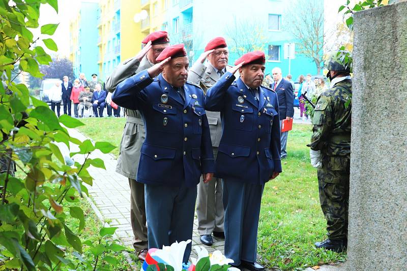 Veteráni druhé světové války, odbojáři, jejich pozůstalí i další hosté se na konci října sešli ve Stráži pod Ralskem na tradičním Memoriálu generálmajora Antonína Sochora.