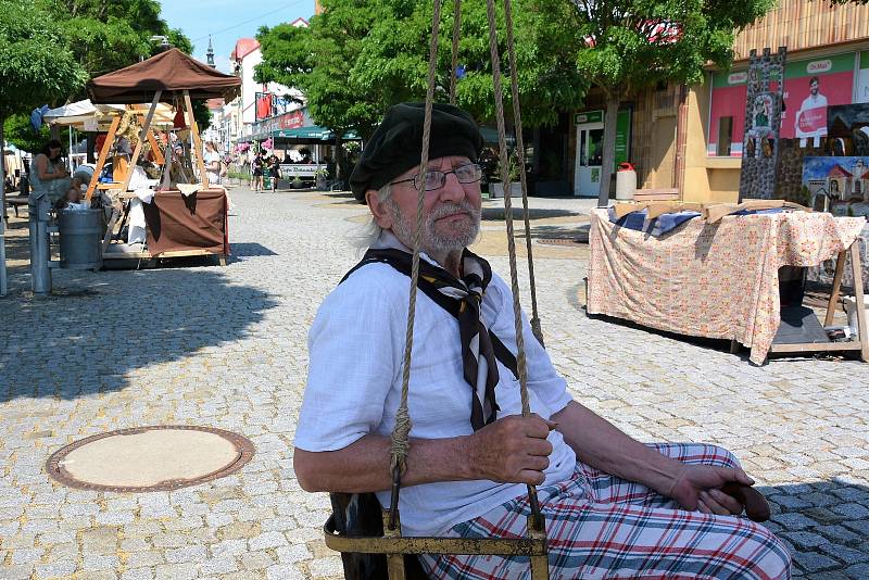 Trh v historickém duchu oživil rozpálené centrum Lípy