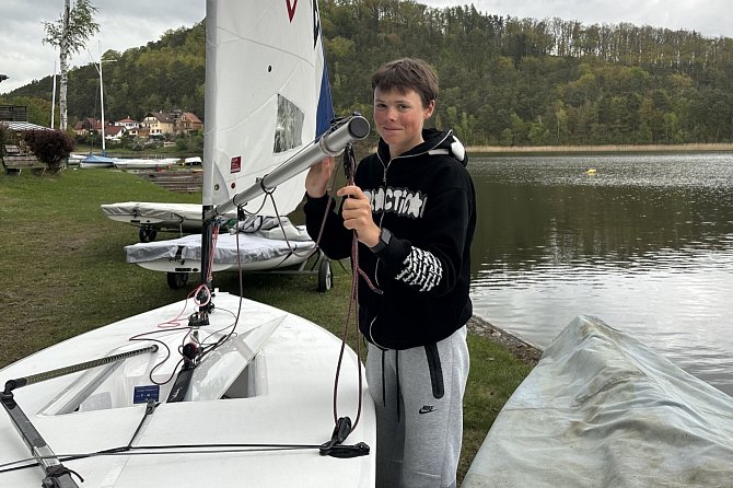 Mladý českolipský jachtař Jiří Tomeš, člen Jachtklubu Česká Lípa, se už stal několikrát mistrem republiky a sbírá úspěchy po celém světě.